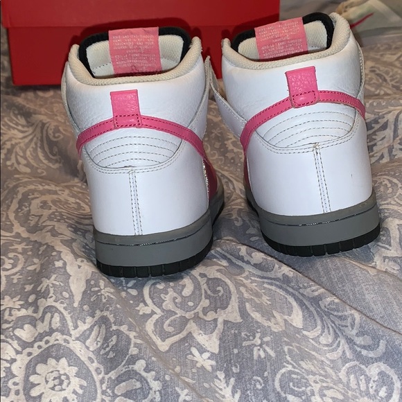 Women’s Nike high tops - Picture 4 of 5